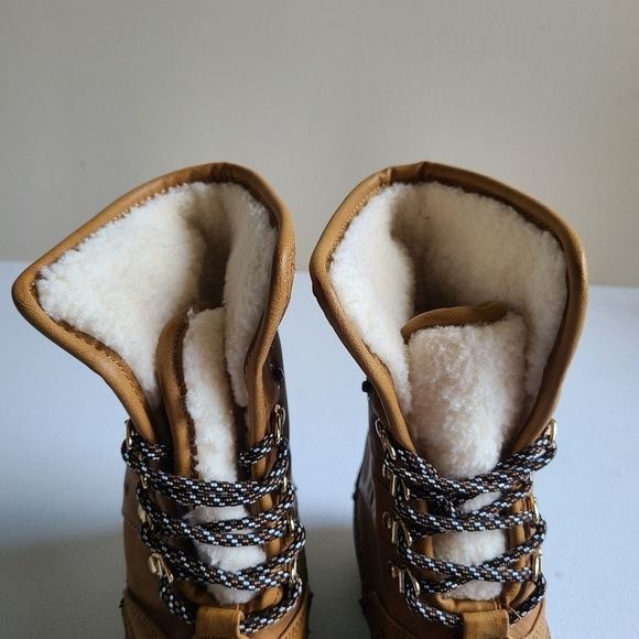 Tommy Hilfiger winter boots sz 5 [B7] - Picture 8 of 9